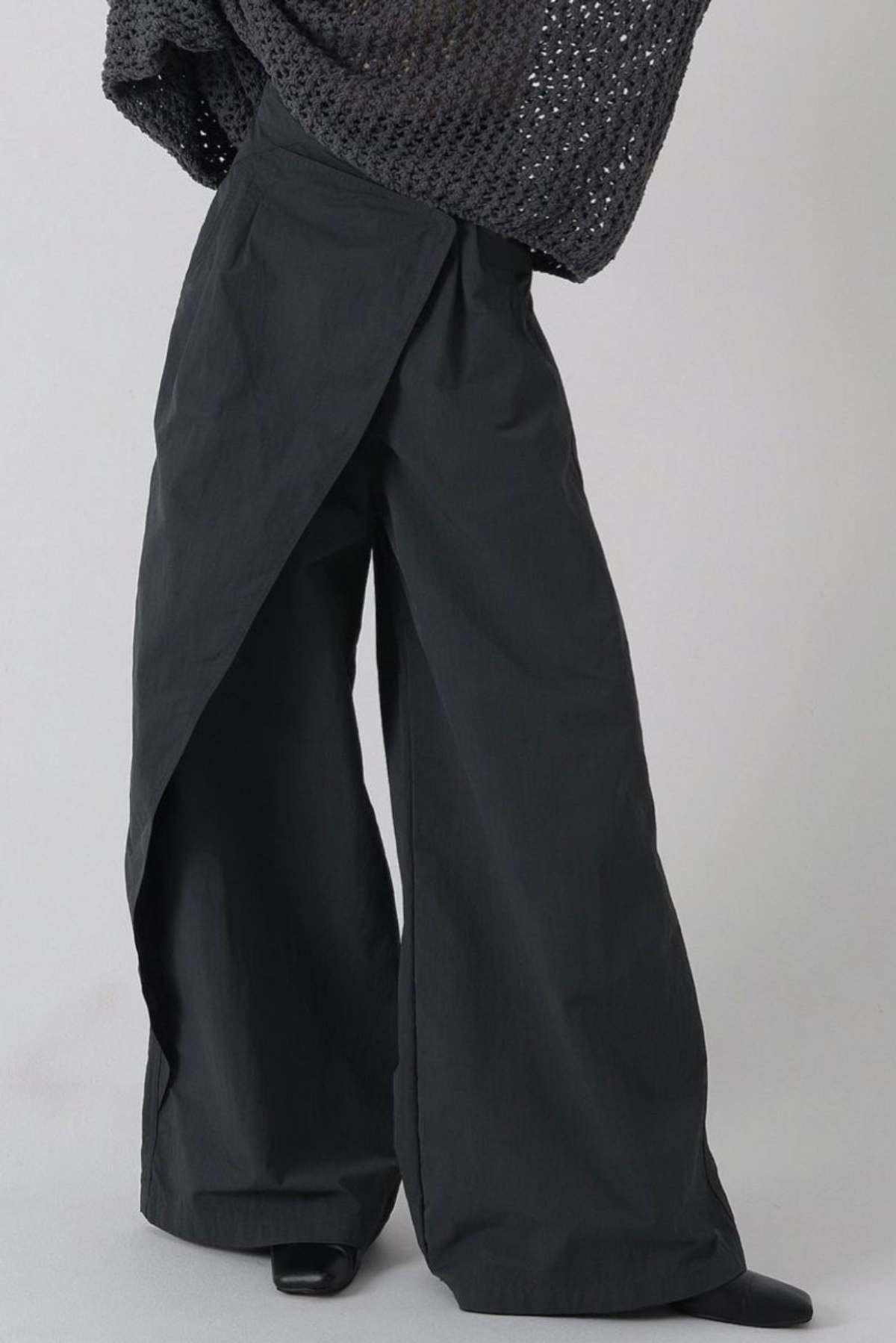 Wide leg pants with waist detail gray