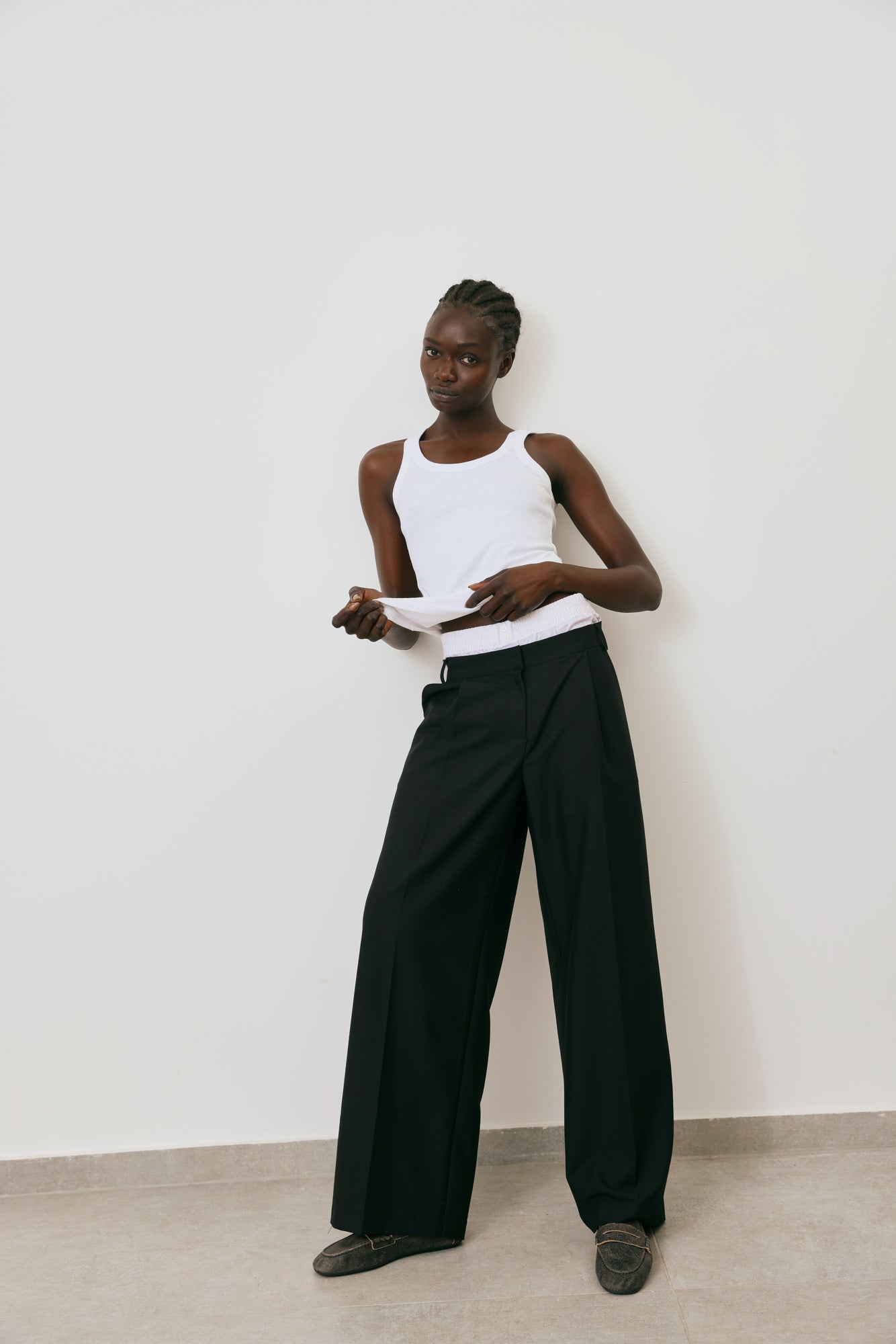 Tailored pants with rubber