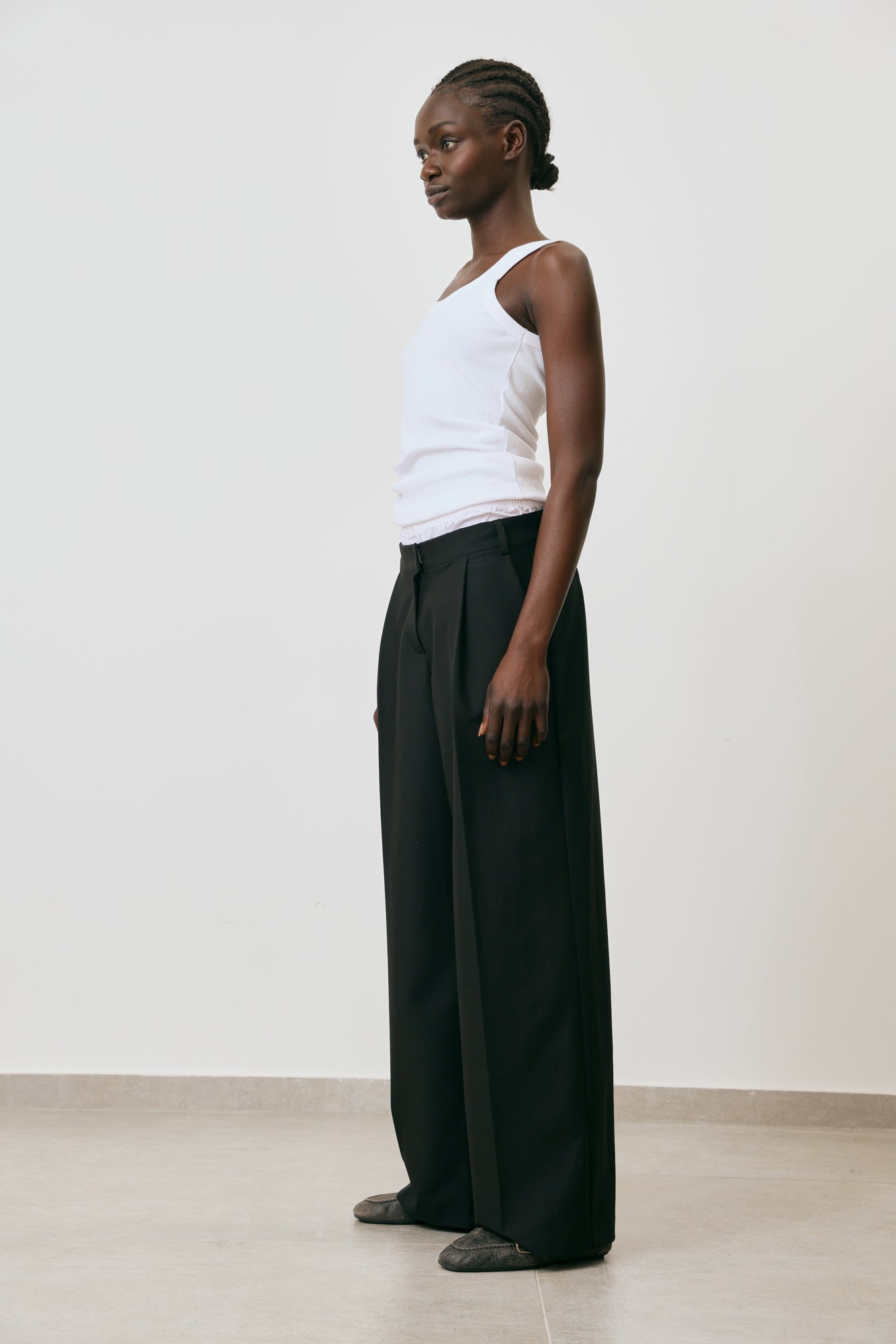 Tailored pants with rubber